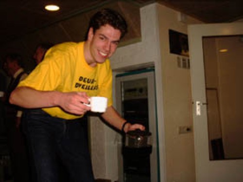 tinus_koffie_inschenken2