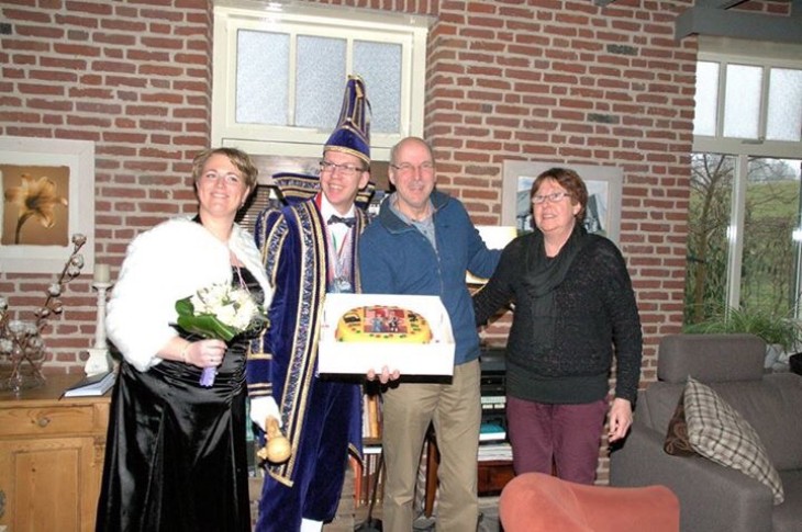 Taart eten bij Henk