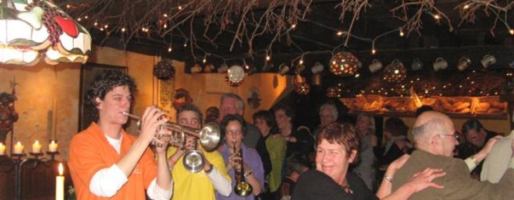 In de polonaise met de Deurdweilers
